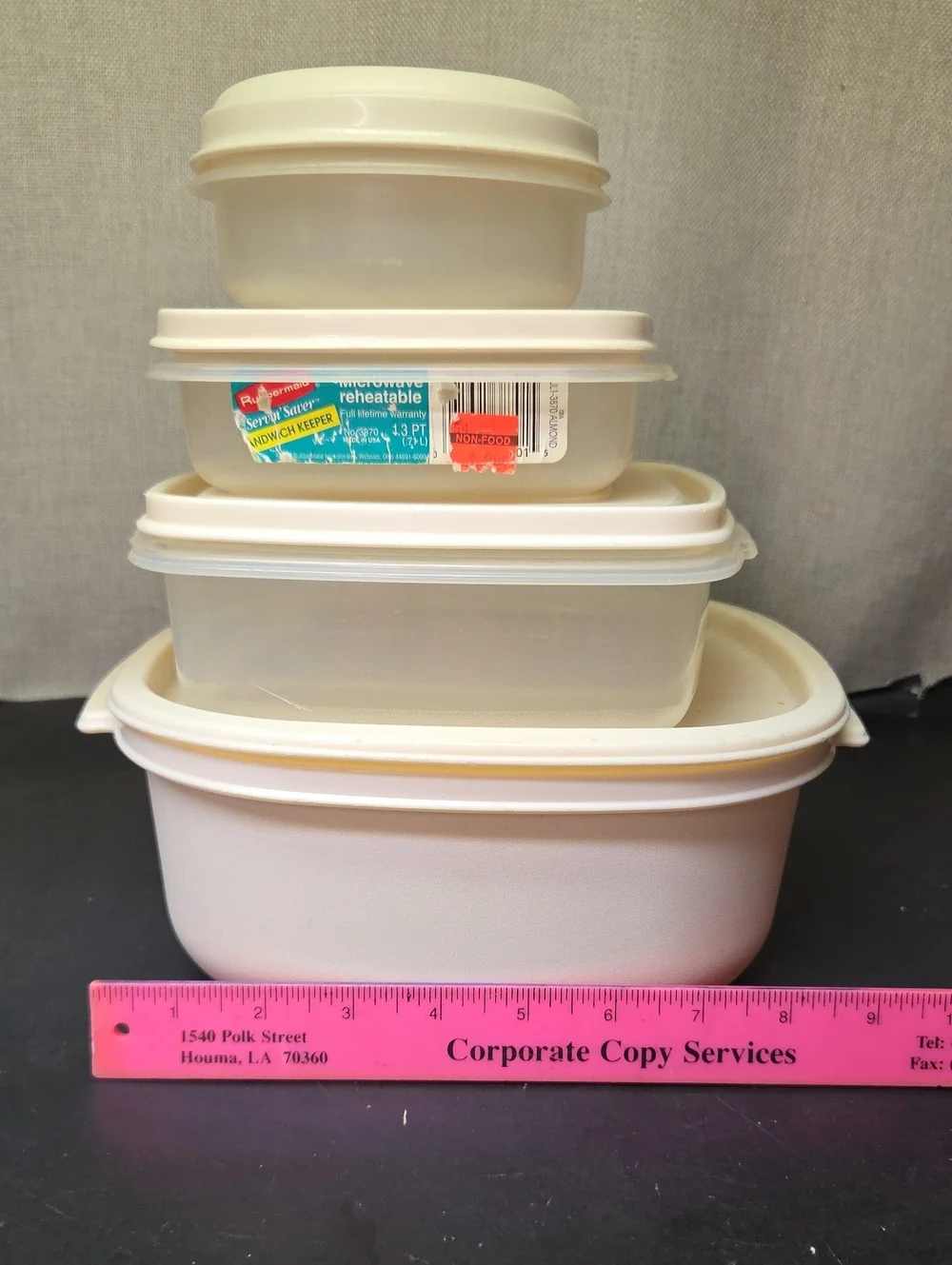 4 Rubbermaid Containers With Lids‎